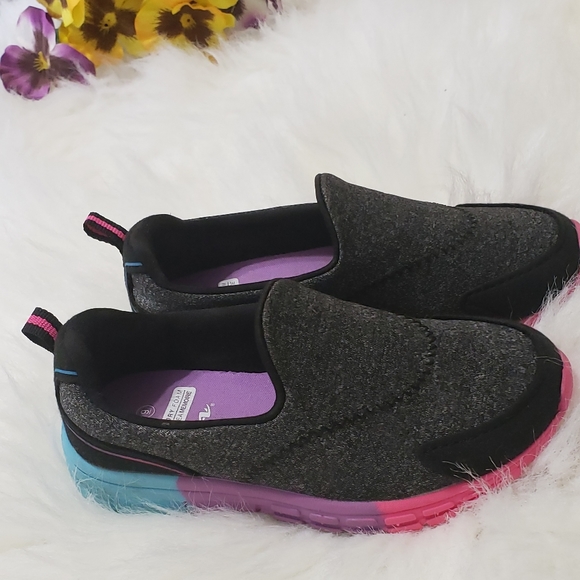 ATHLETIC WORKS Slip On Size 9 - Picture 8 of 13